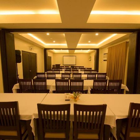 Infinity Suites Davao Stadt Exterior foto