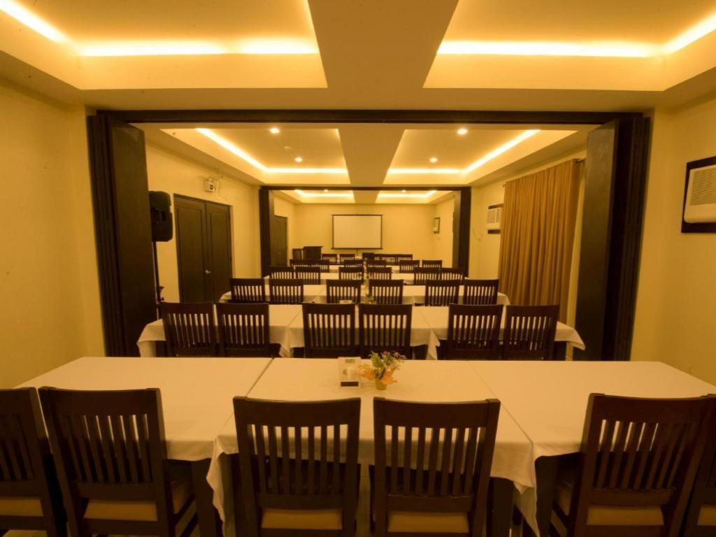Infinity Suites Davao Stadt Exterior foto