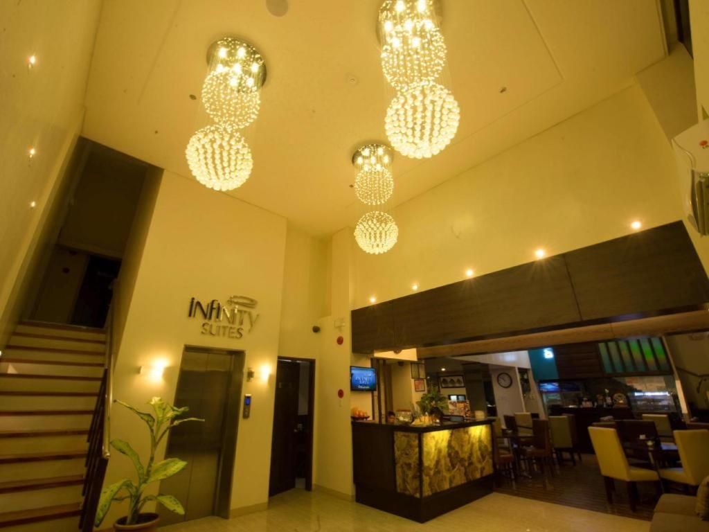 Infinity Suites Davao Stadt Exterior foto