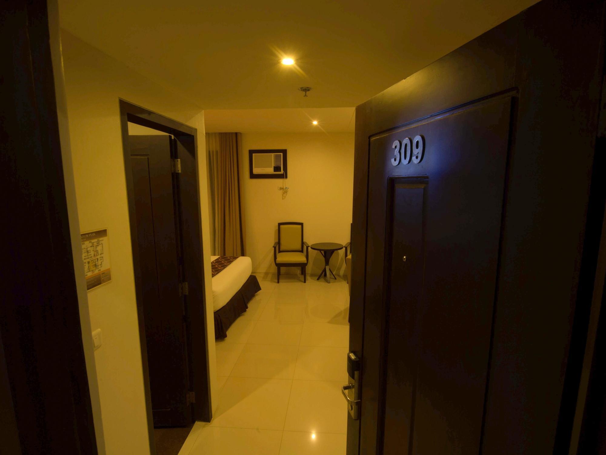 Infinity Suites Davao Stadt Exterior foto