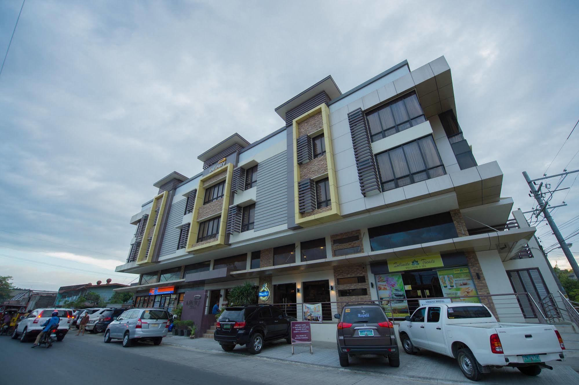Infinity Suites Davao Stadt Exterior foto