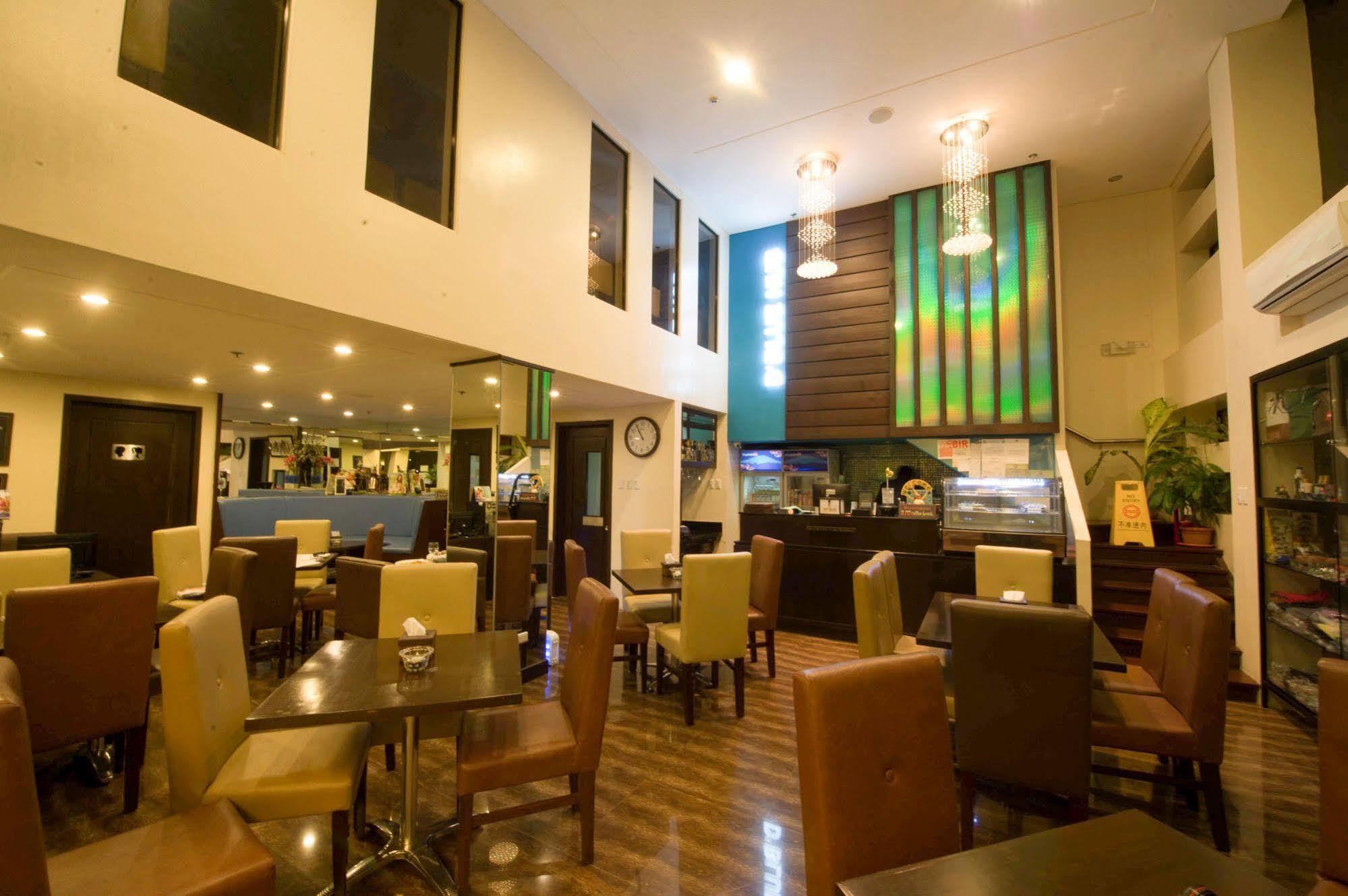 Infinity Suites Davao Stadt Exterior foto