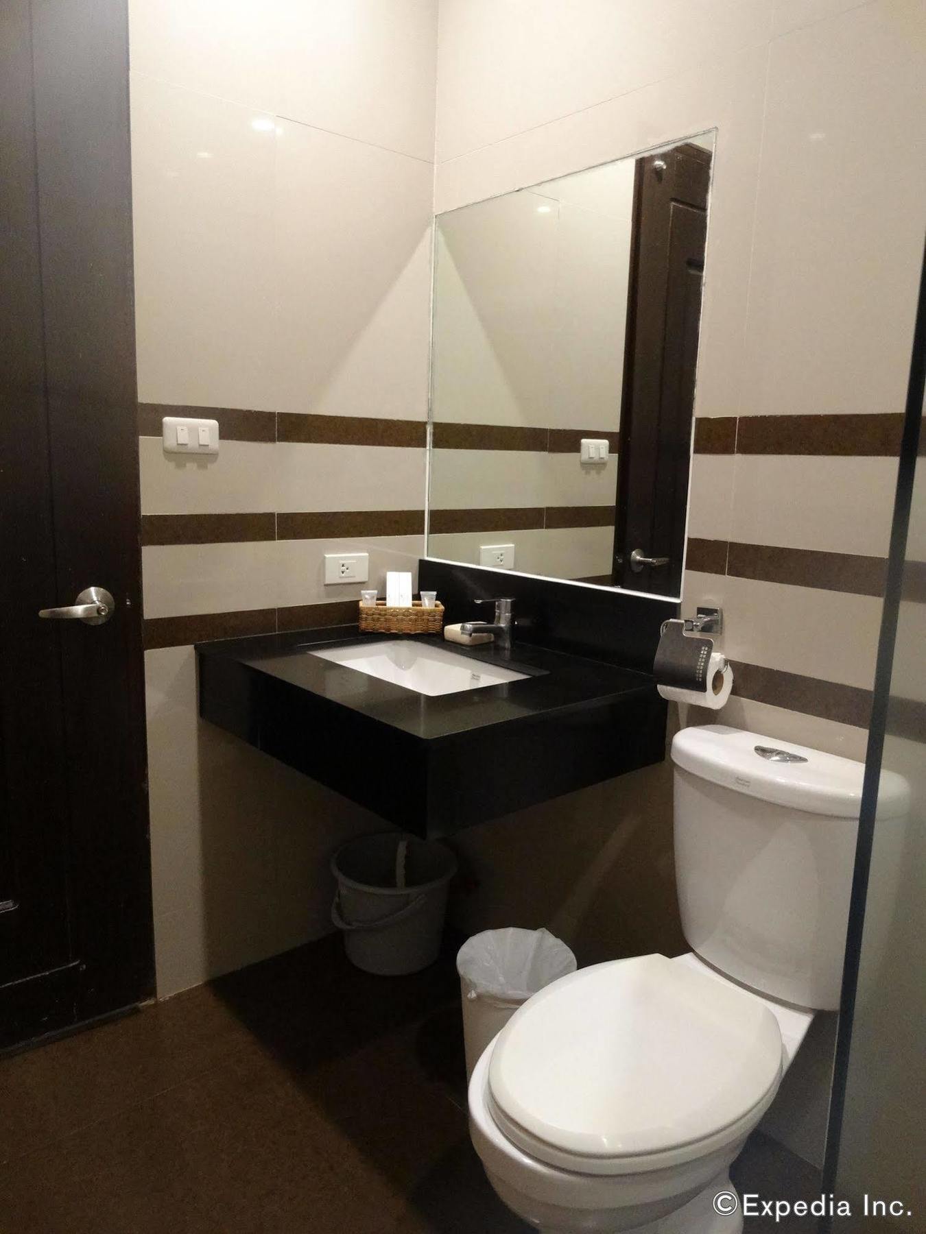 Infinity Suites Davao Stadt Exterior foto