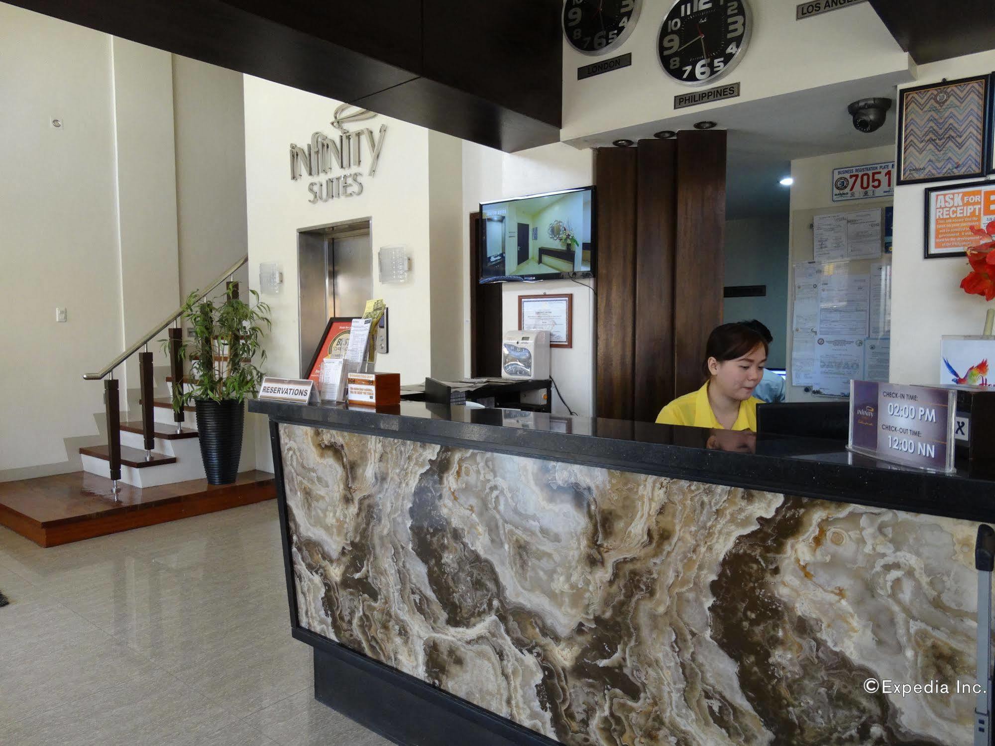 Infinity Suites Davao Stadt Exterior foto