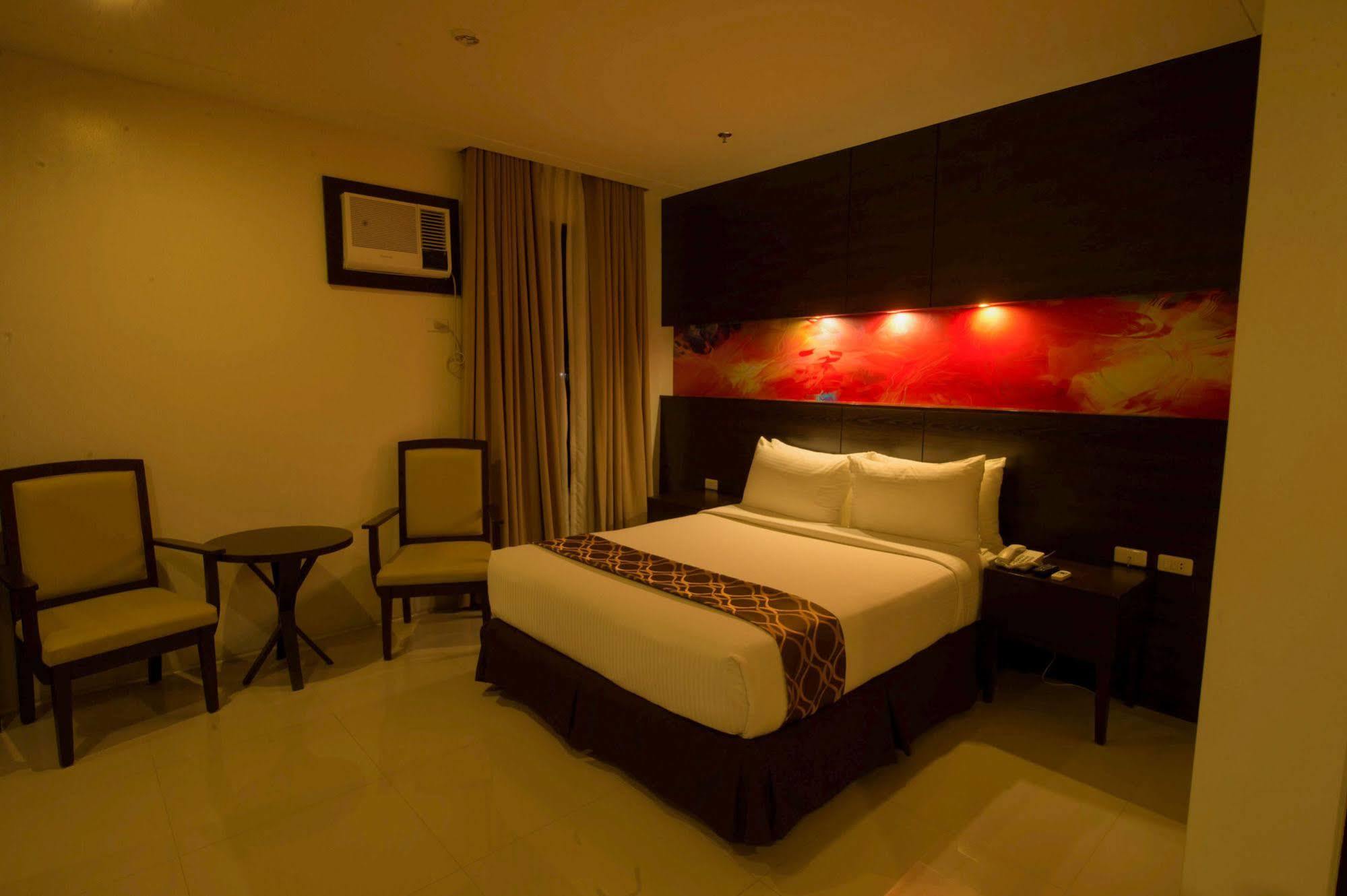 Infinity Suites Davao Stadt Exterior foto