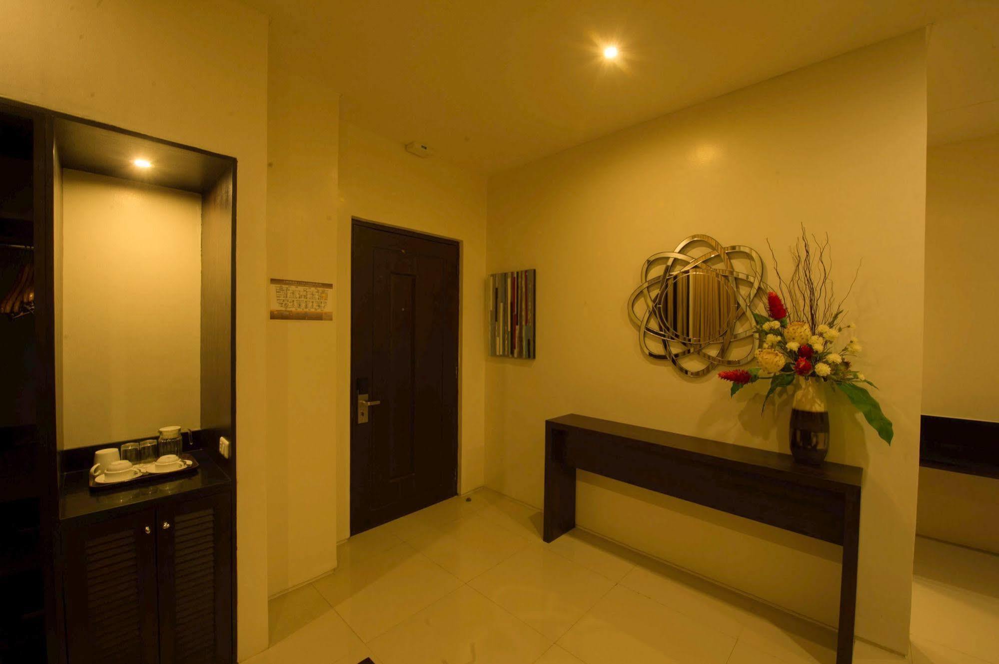Infinity Suites Davao Stadt Exterior foto