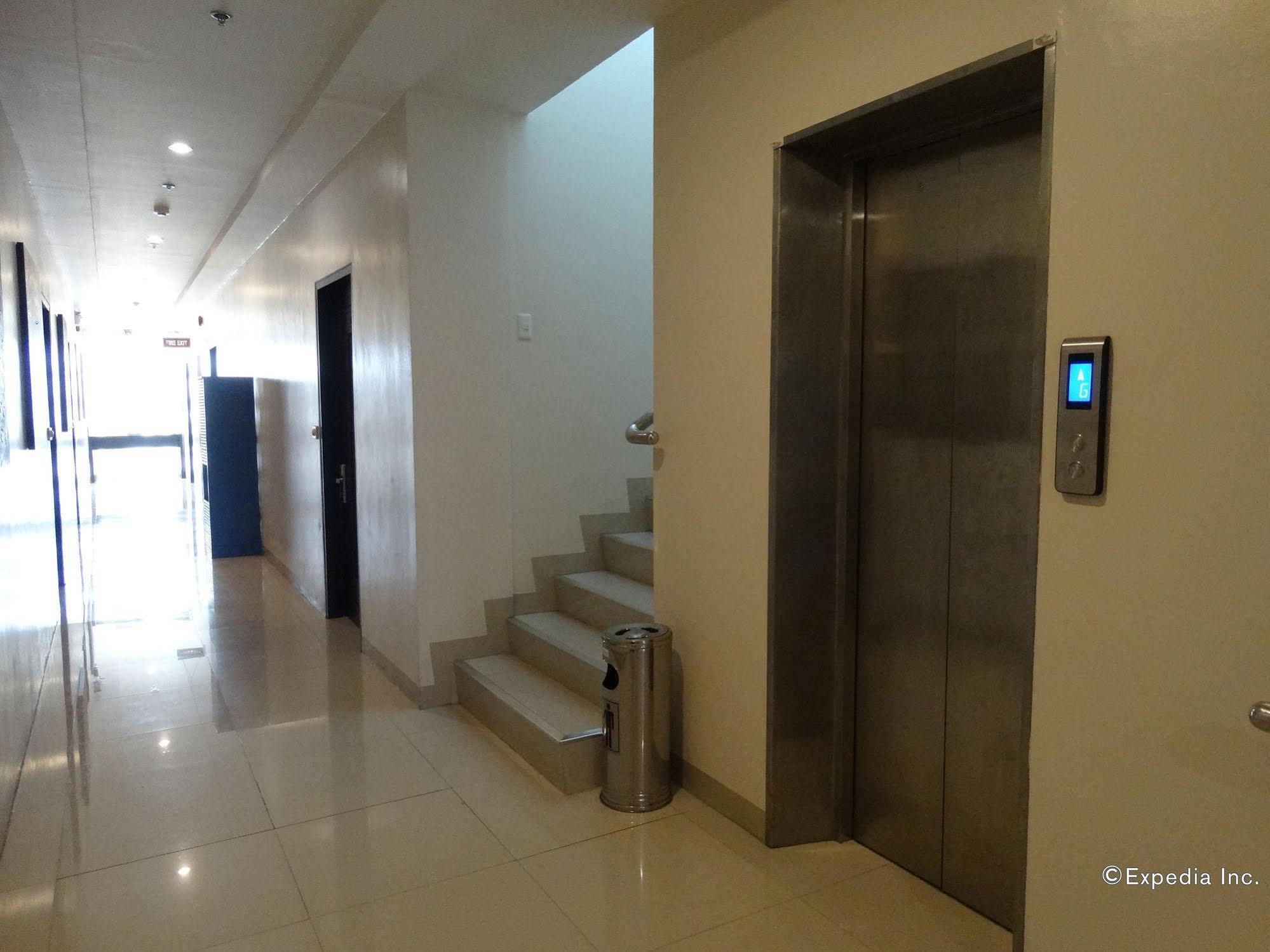 Infinity Suites Davao Stadt Exterior foto