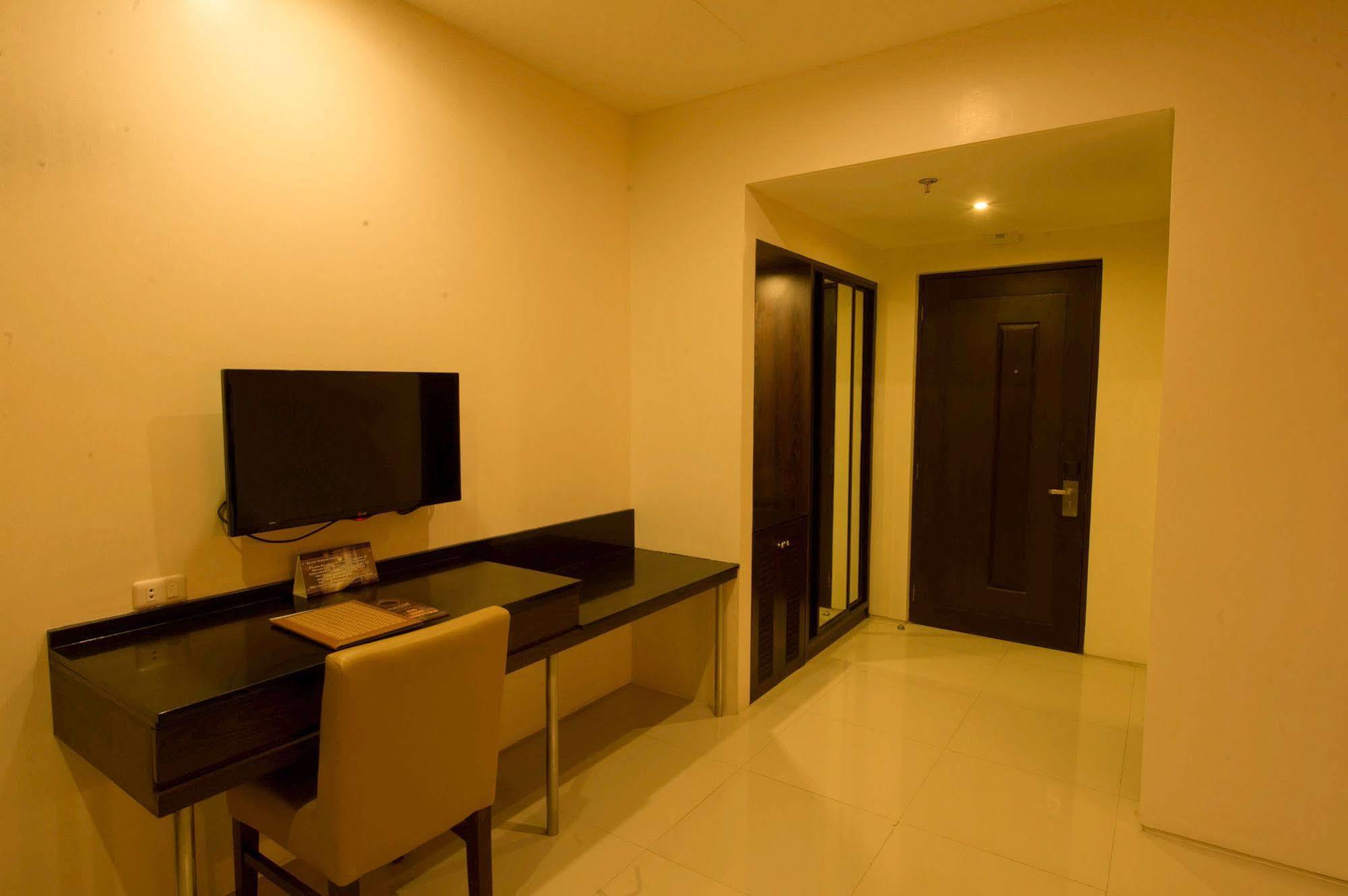 Infinity Suites Davao Stadt Exterior foto